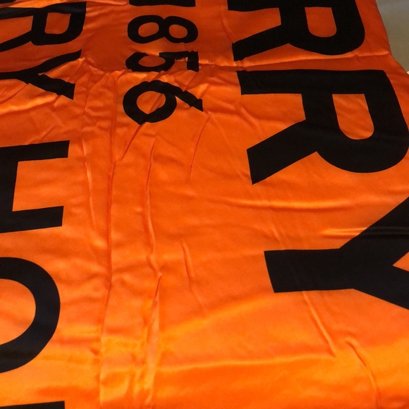 sale .Authentic new Burberry Logo silk scarf - Picture 10 of 15